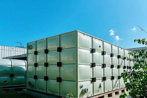 鹤壁玻璃钢生活水箱安装在楼顶需要注意哪些防风问题? 鹤壁玻璃钢生活水箱安装在楼顶需要注意哪些防风问题?
